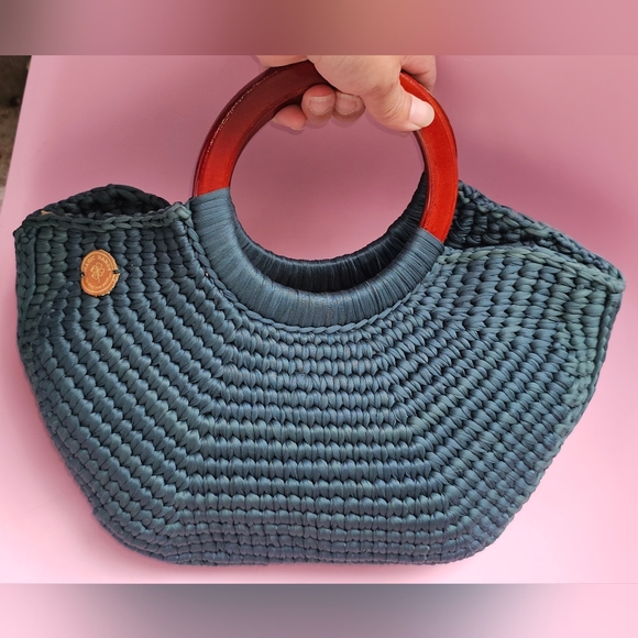 Elegant dark greenWoven Handbag with Brown Accents - Picture 3 of 3